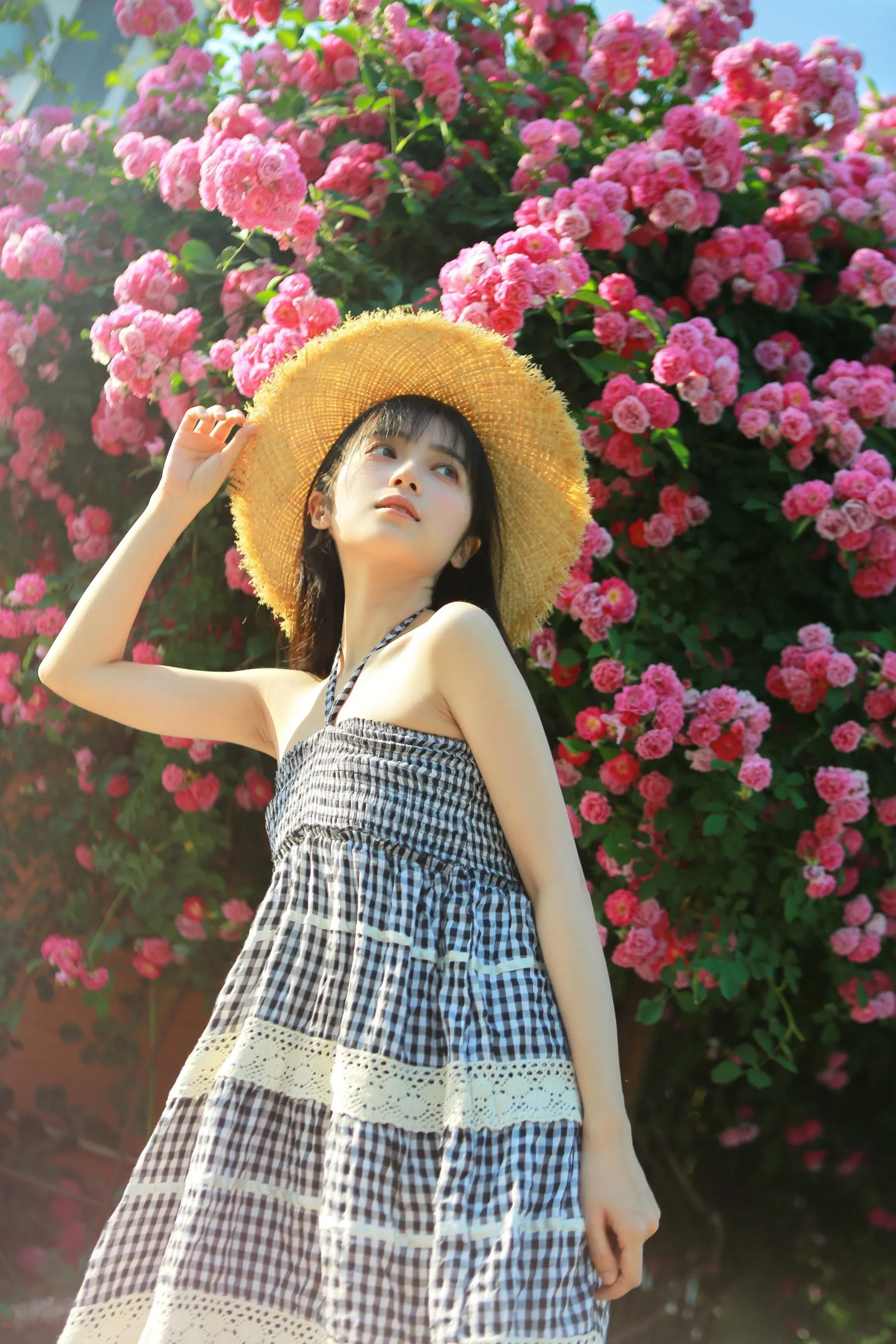 [艺图语] 2022.05.18 蔷薇迟开 月半了吧 [28P]插图6